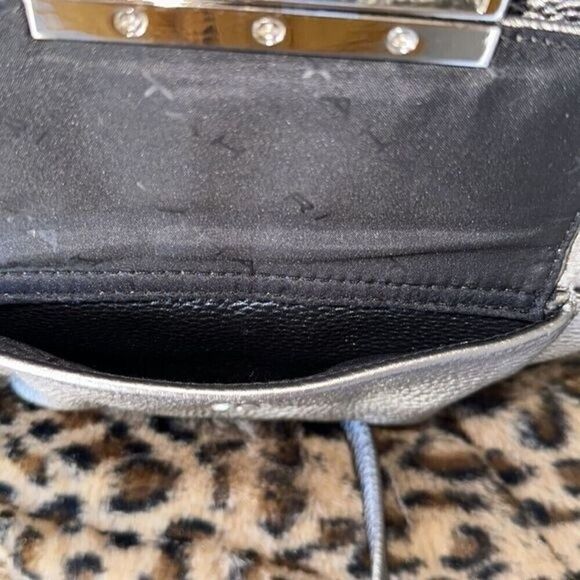 Tahari leather pewter metallic cross body bag - Picture 7 of 8